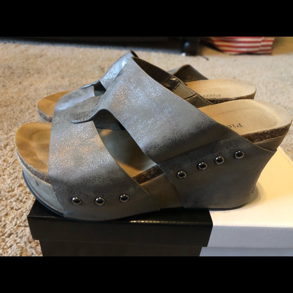 Women's Pierre Dumas clogs. Size 7.